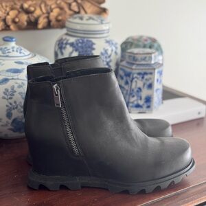 SOREL NWOT Women's Joan Of Arctic™ Wedge II Zip Bootie 
Black Womens sz 12